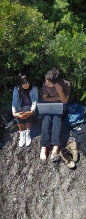 Con Mariana Baraj a orillas del Nahuel Huapi, un domingo a la mañana